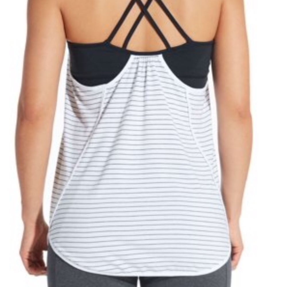 Calia by Carrie Underwood athletic top